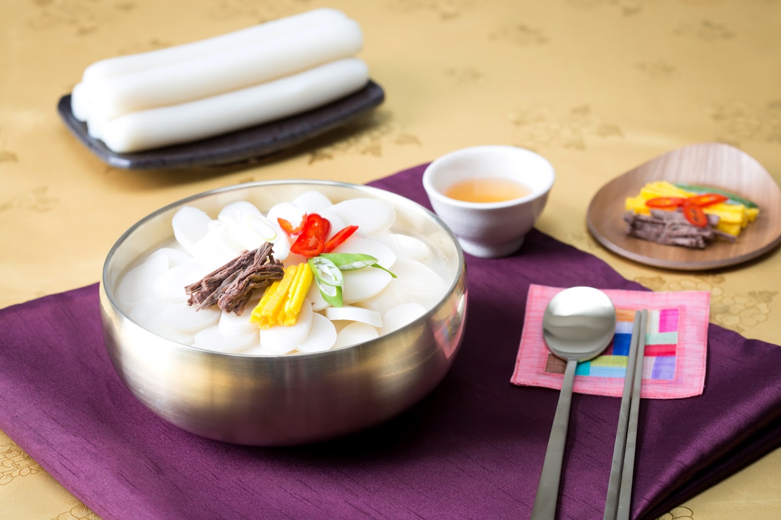 MUST EAT-Tteokguk, One of The Korean Traditional Food in Seollal