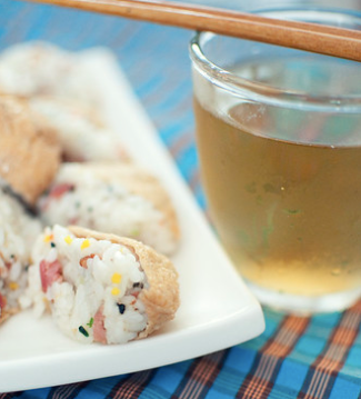 Yubuchobap with a glass of iced tea and chopsticks